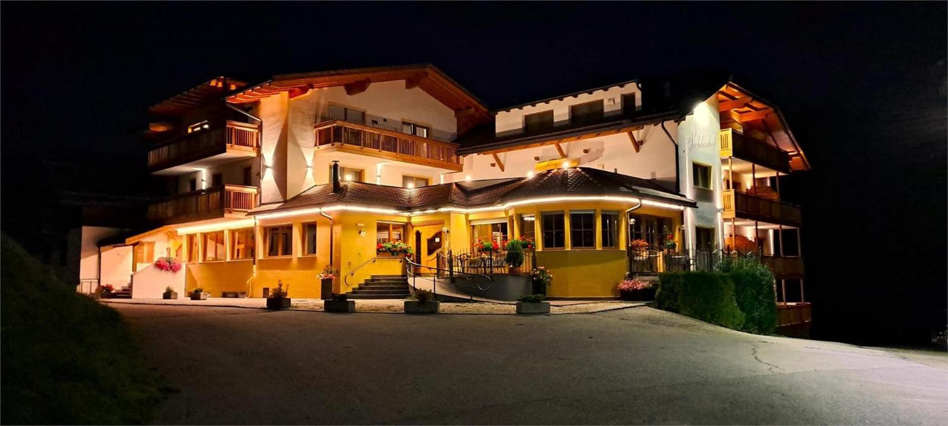 Hotel Pichlerhof San Lorenzo di Sebato Exteriör bild